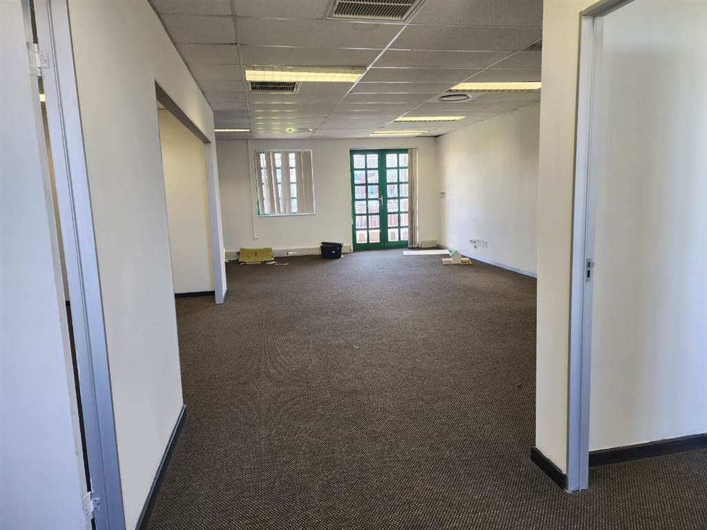 140  m² Commercial space in Claremont photo number 5