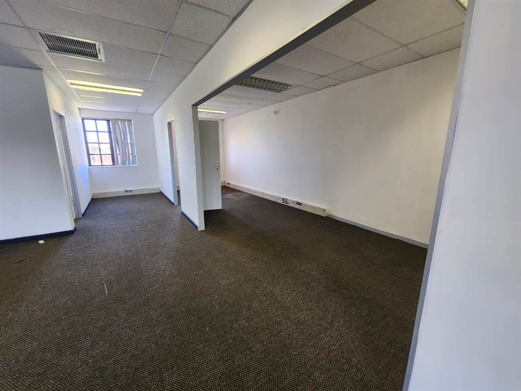 140  m² Commercial space in Claremont photo number 10