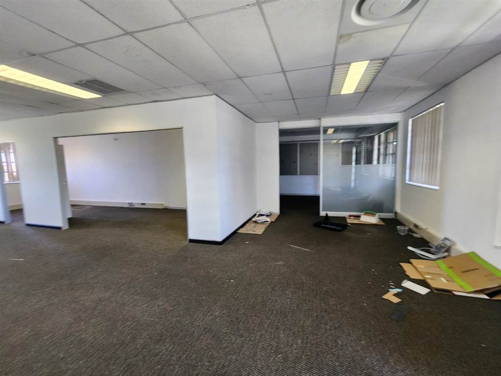 140  m² Commercial space in Claremont photo number 3