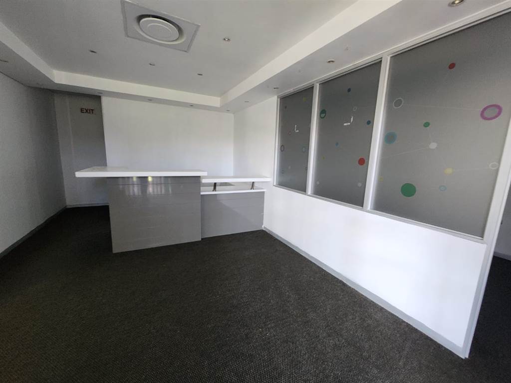 140  m² Commercial space in Claremont photo number 7