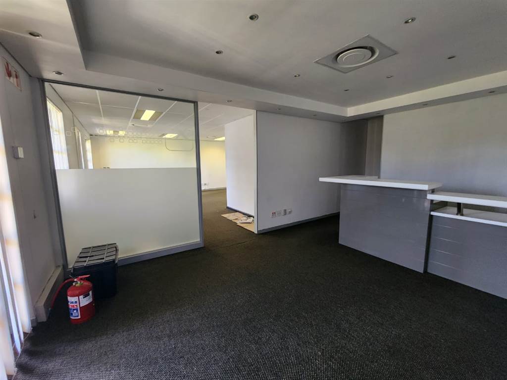 140  m² Commercial space in Claremont photo number 11