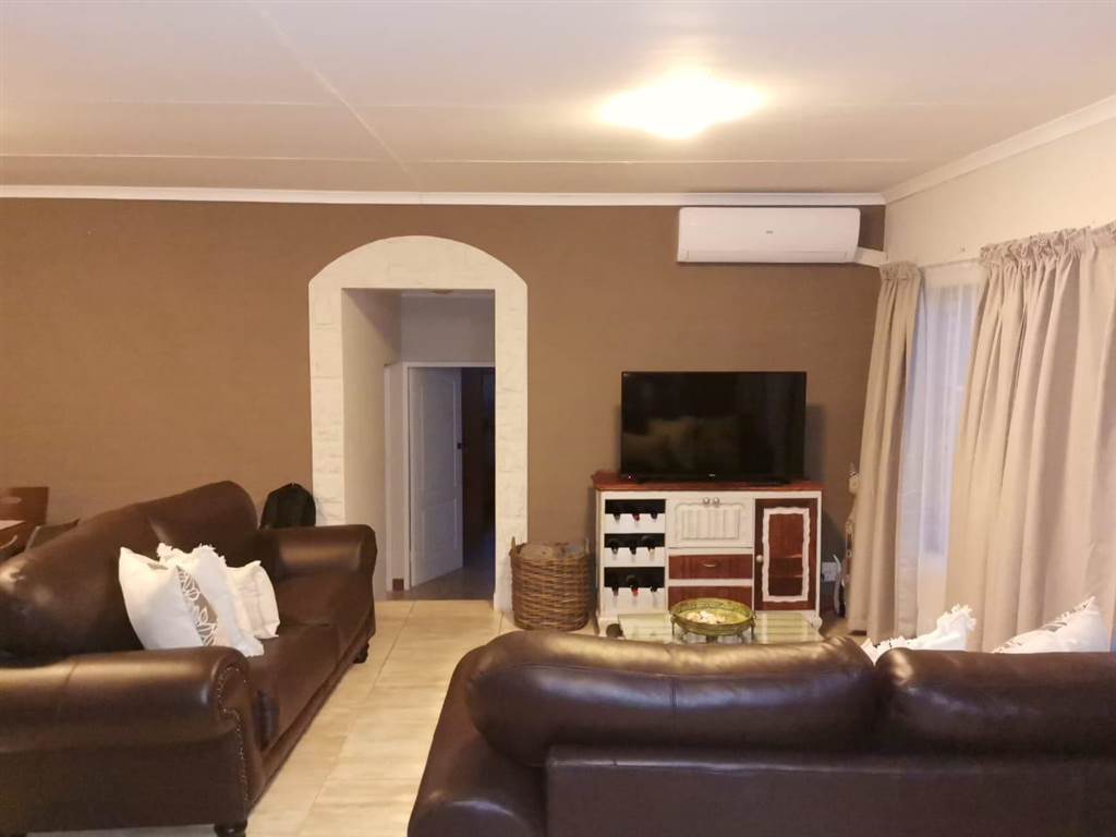 3 Bed House in Wilkoppies photo number 13