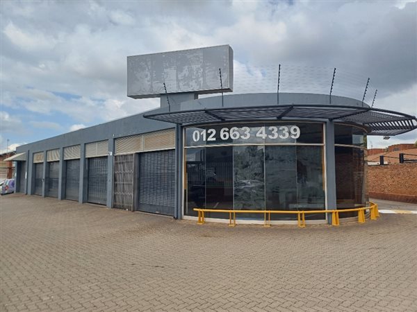 585  m² Commercial space