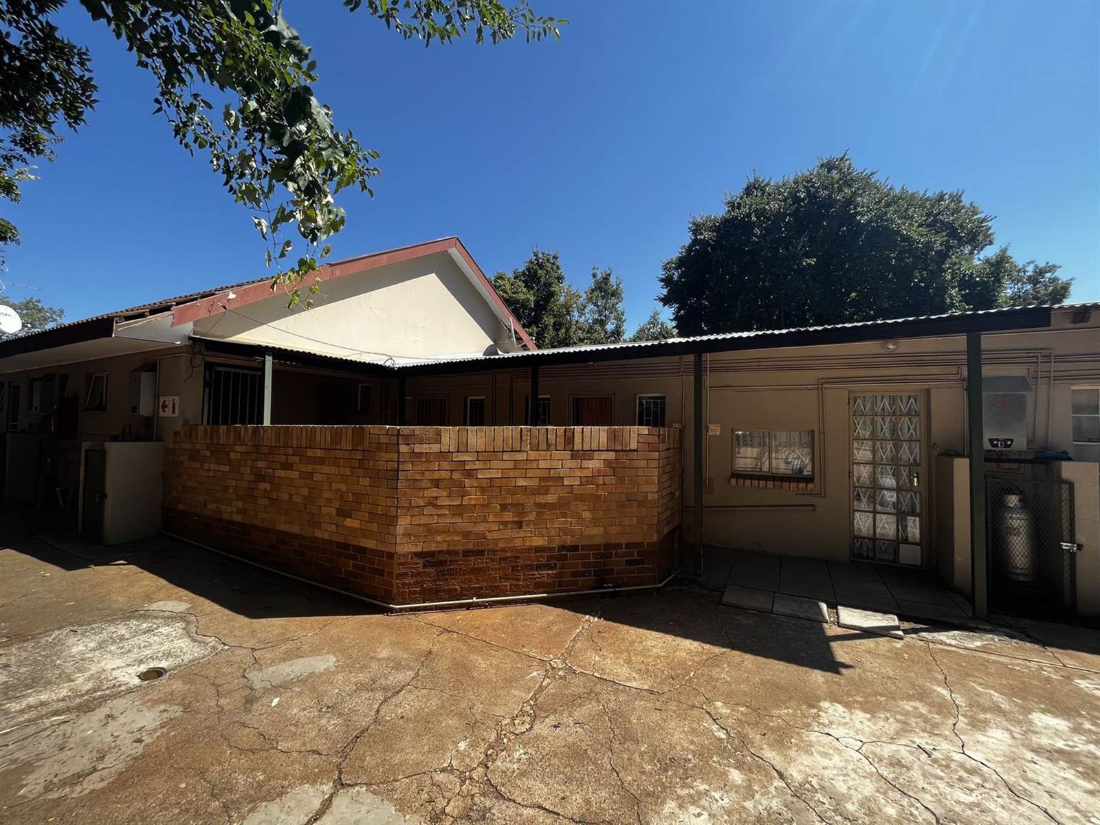 10 Bed House in Potchefstroom Central photo number 8