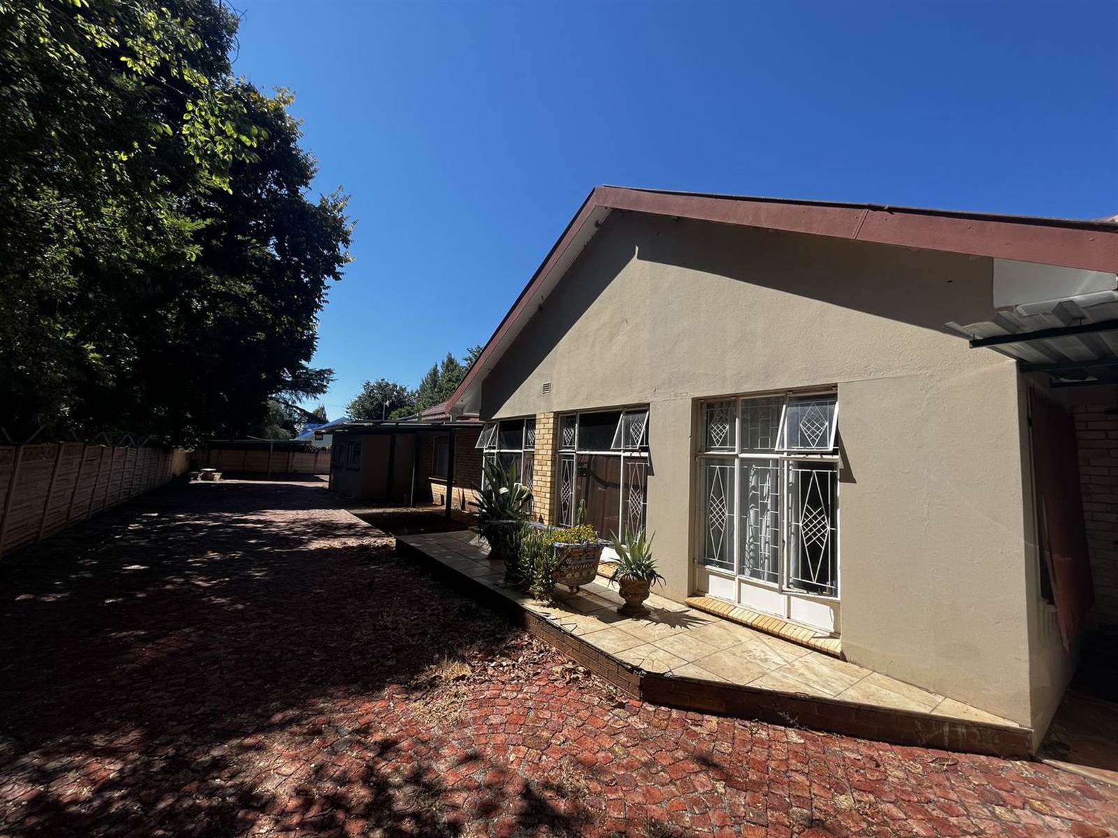 10 Bed House in Potchefstroom Central photo number 1