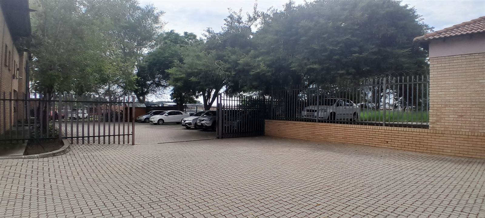 478  m² Commercial space in Waterval East photo number 12