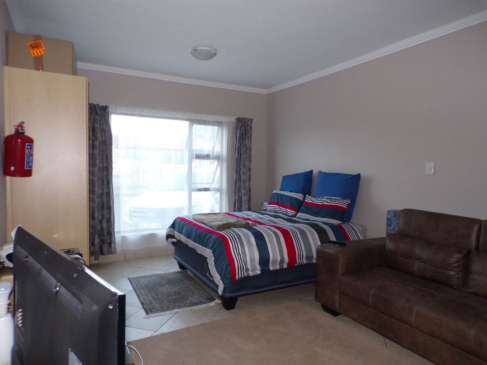 1 Bed Apartment in Spitskop photo number 5