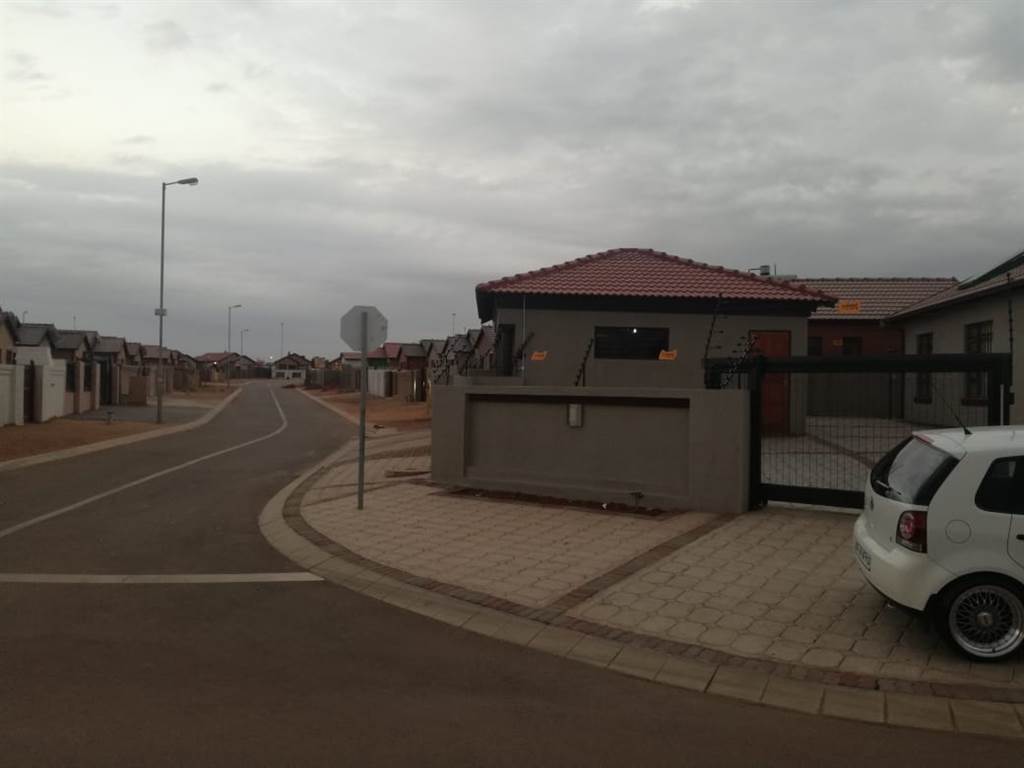 2 Bed House in Soshanguve photo number 26