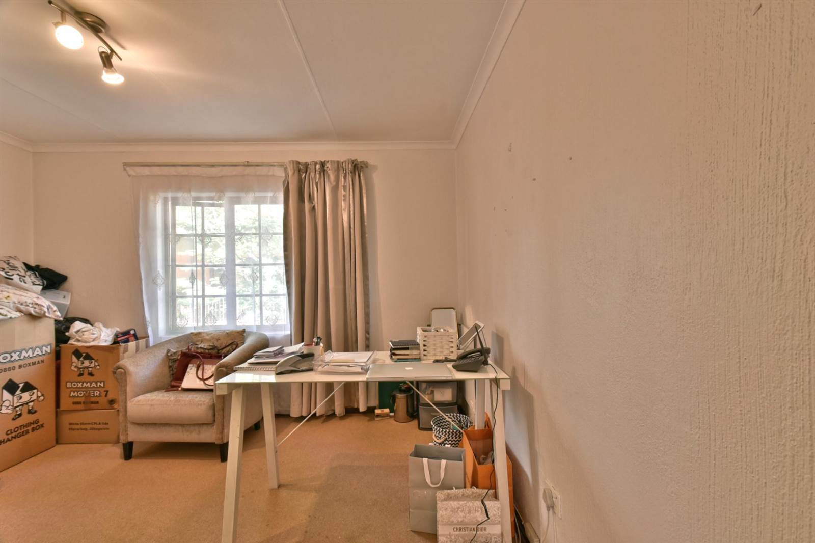 2 Bed Apartment in Benmore Gardens photo number 4