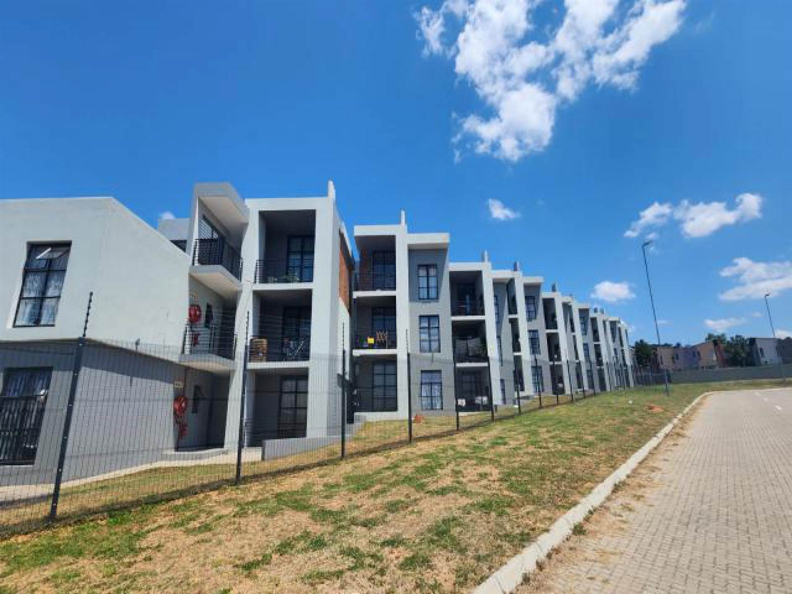 2 Bed Townhouse in Nelspruit photo number 4