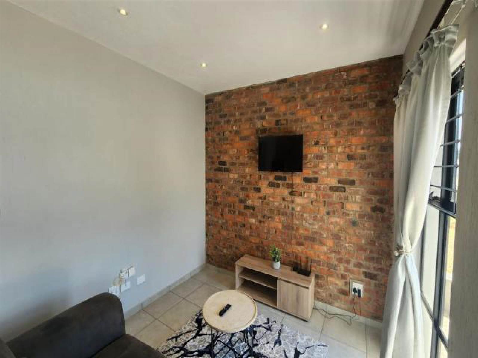 2 Bed Townhouse in Nelspruit photo number 9