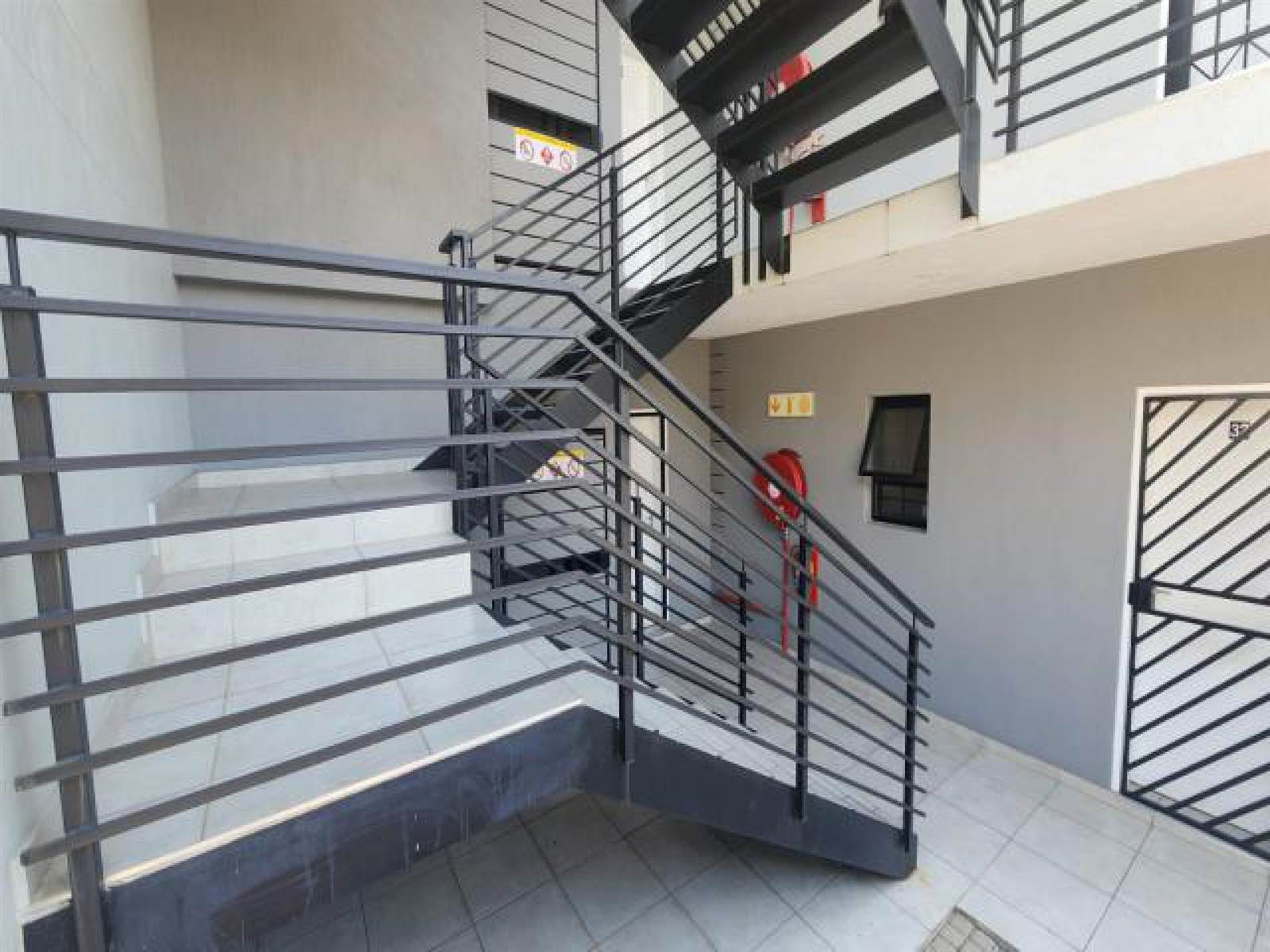 2 Bed Townhouse in Nelspruit photo number 5