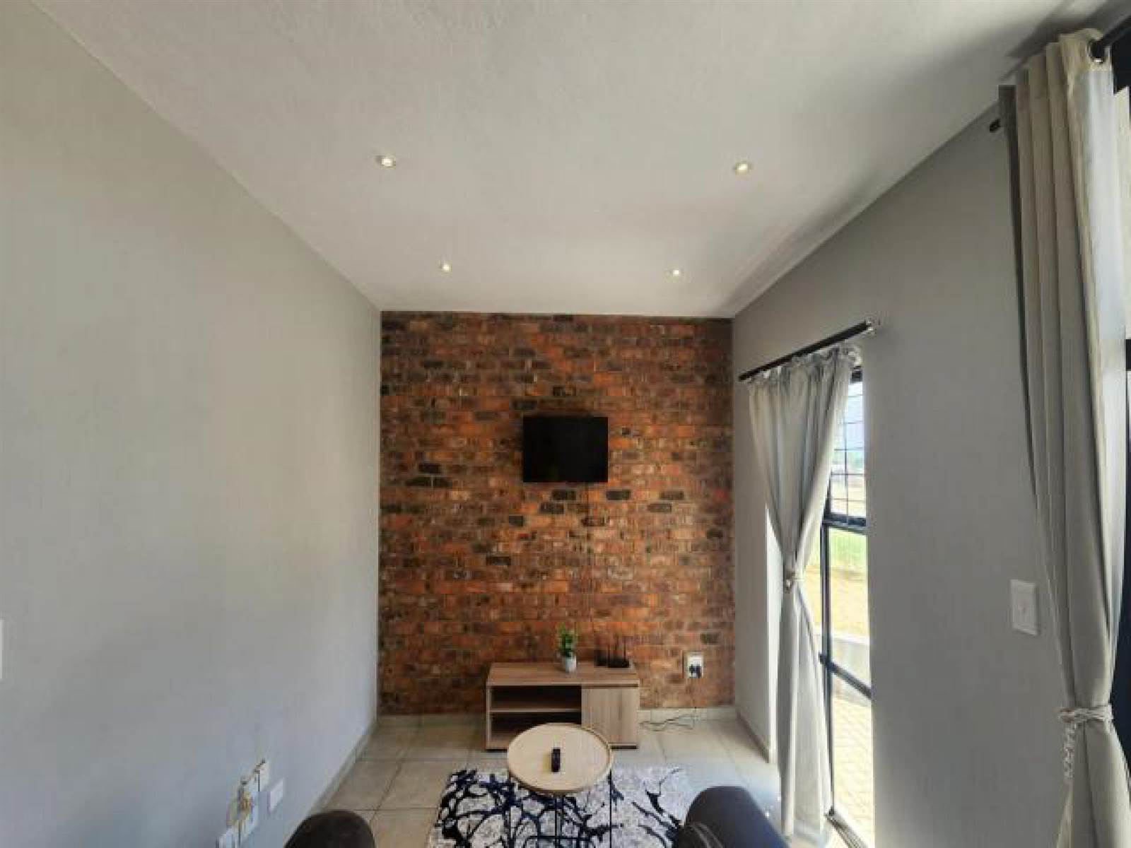 2 Bed Townhouse in Nelspruit photo number 8