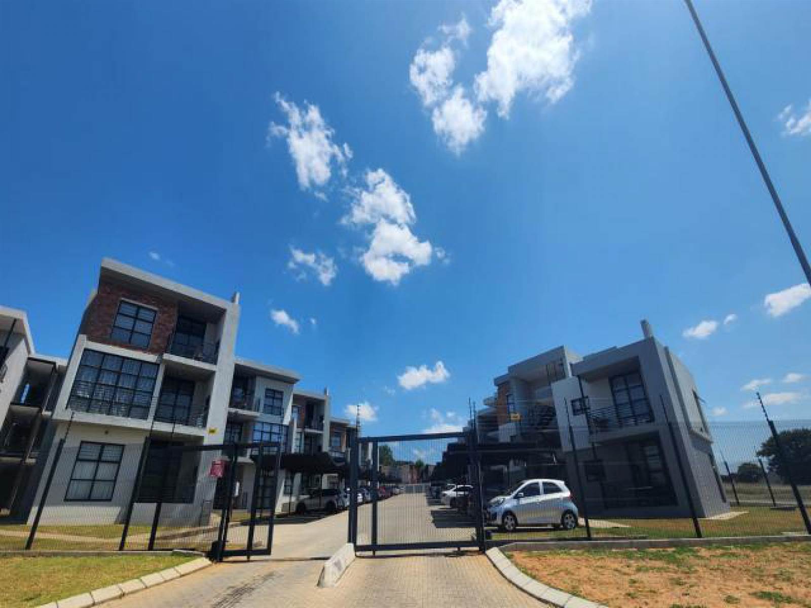 2 Bed Townhouse in Nelspruit photo number 3