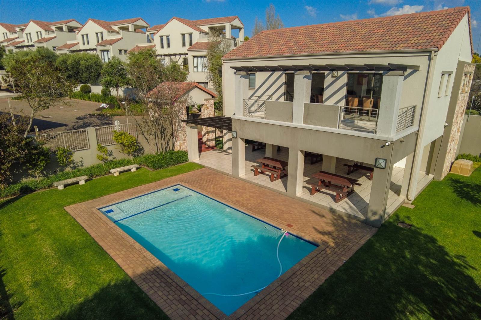 1 Bed Apartment in Douglasdale photo number 26