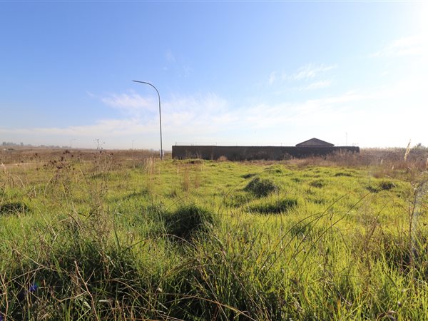 940 m² Land available in Krugersrus