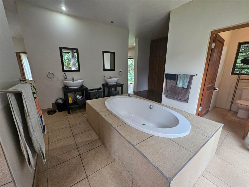 4 Bed House in Kloof photo number 15