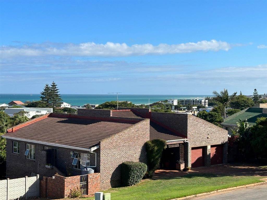 5 Bed House in Jeffreys Bay photo number 1