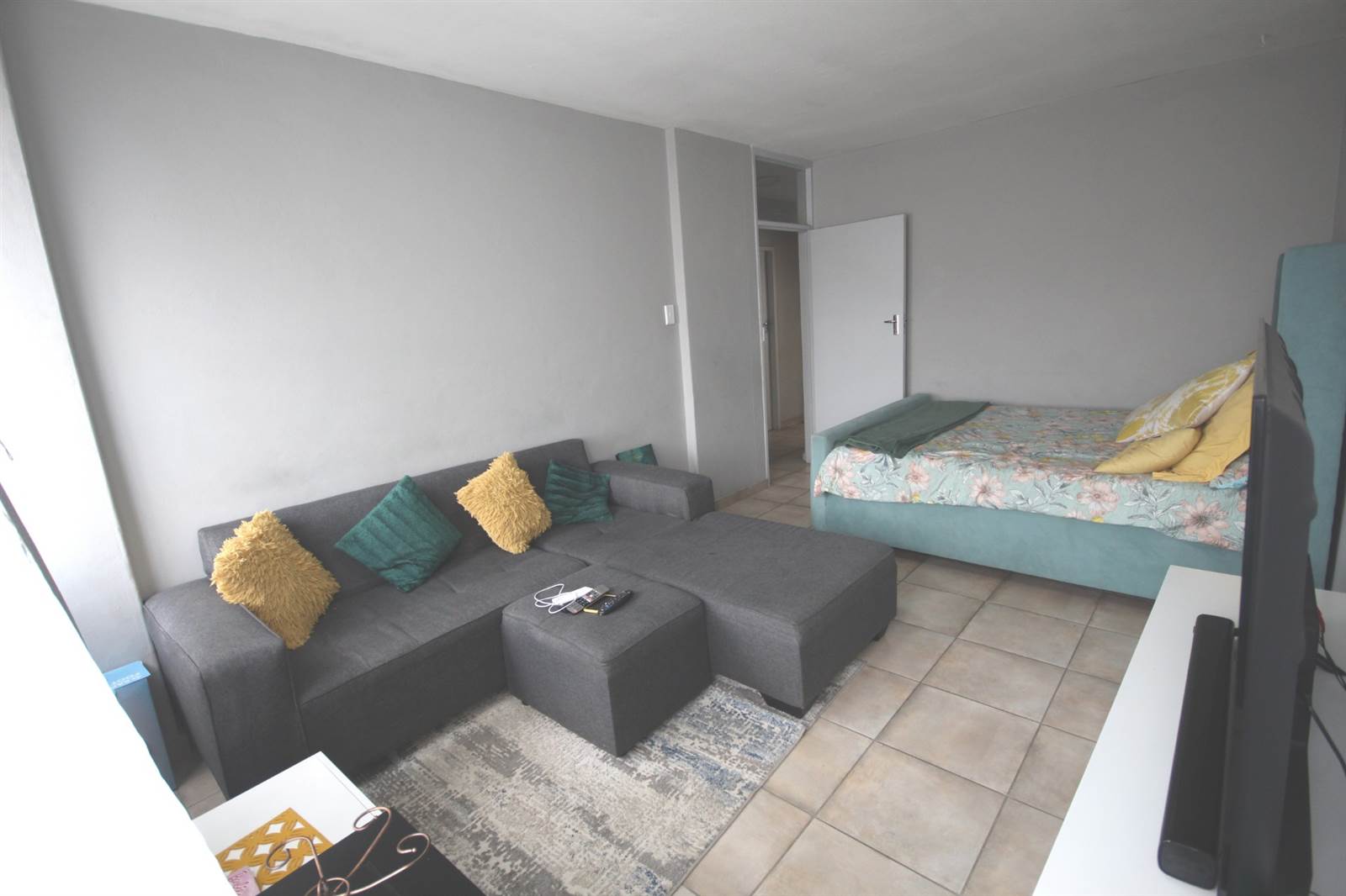 1 Bed Apartment in Pretoria West photo number 2