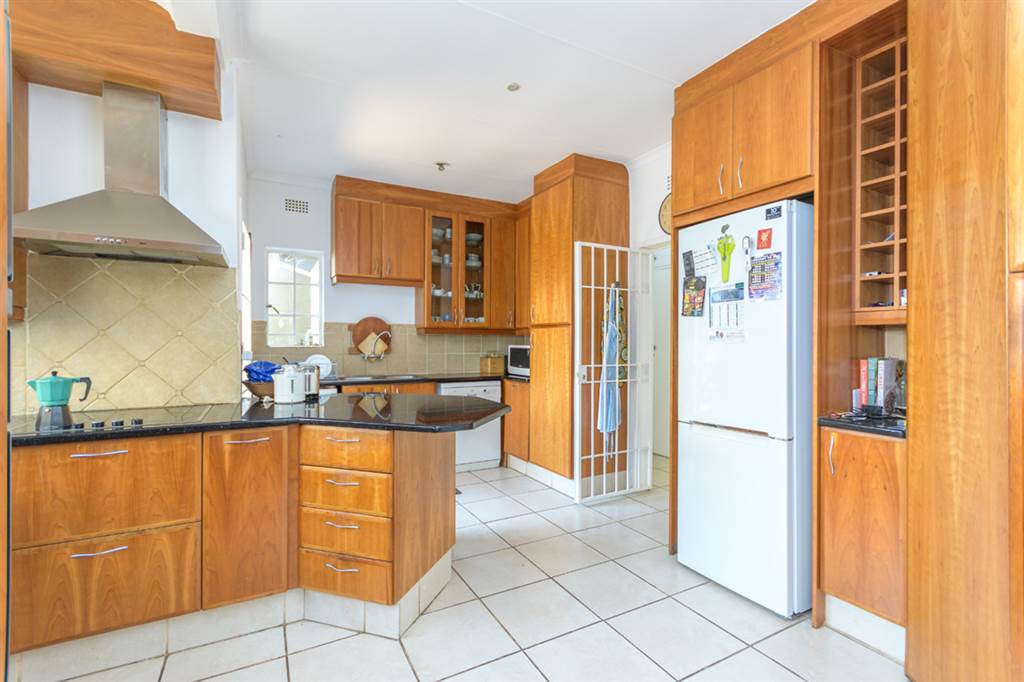 3 Bed House in Greenside photo number 6