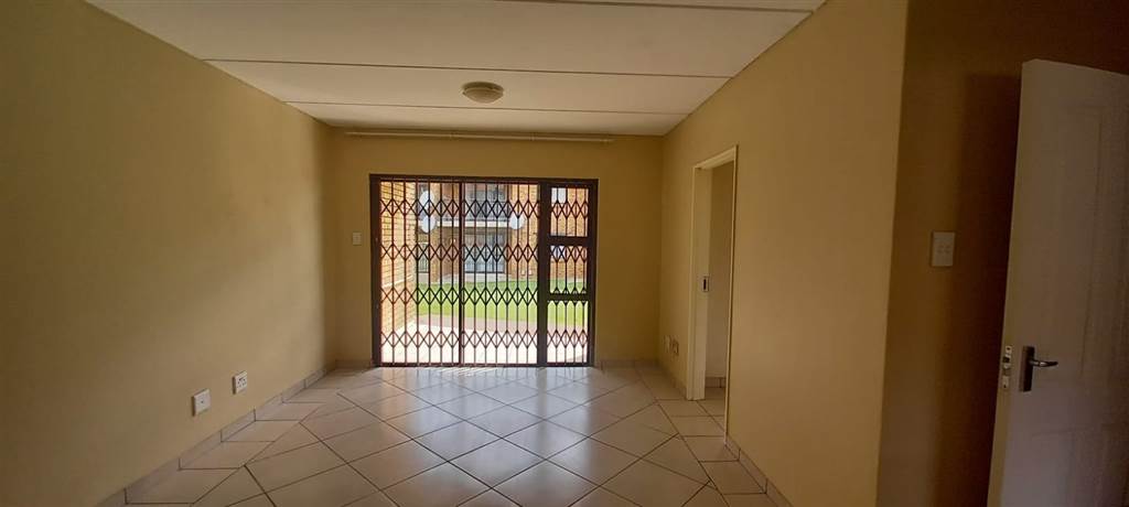 2 Bed Townhouse in Boksburg East photo number 1