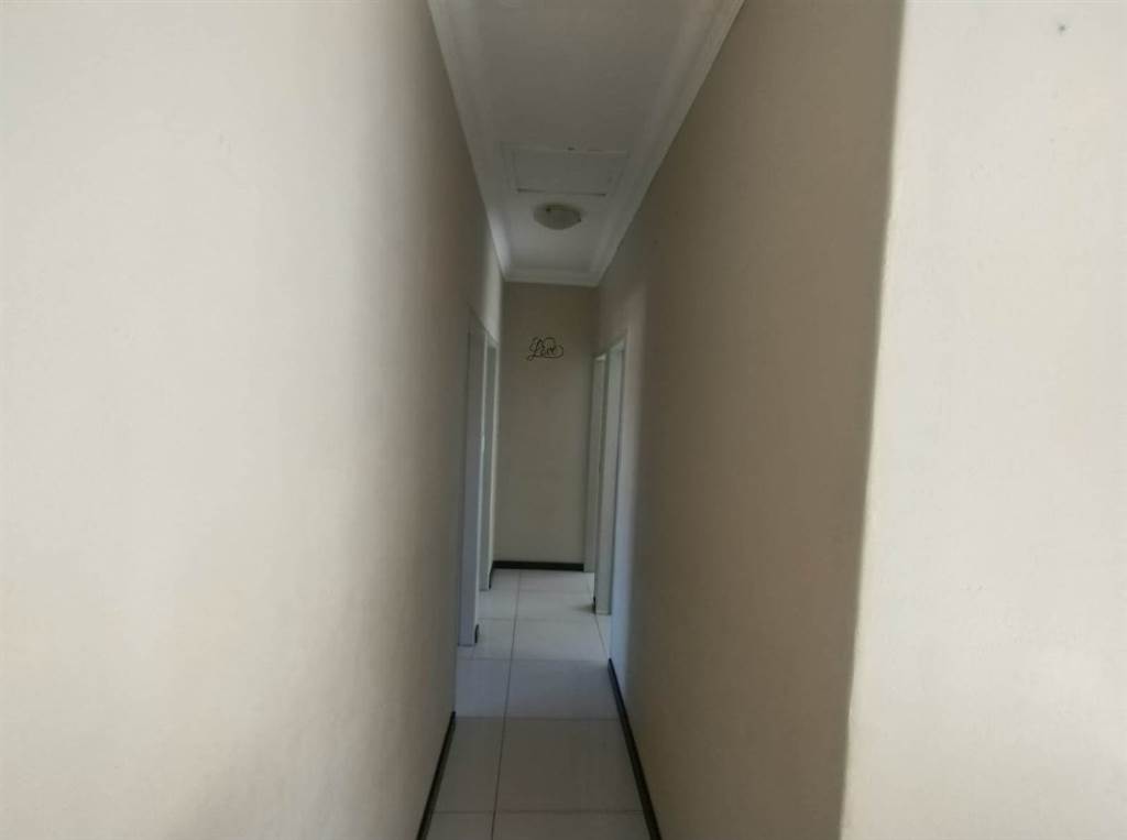 3 Bed Apartment in Brackendowns photo number 4
