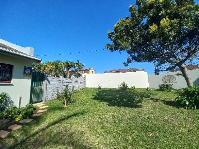 2 Bed Townhouse in Uvongo photo number 18