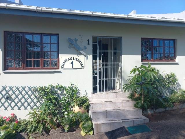 2 Bed Townhouse in Uvongo photo number 2