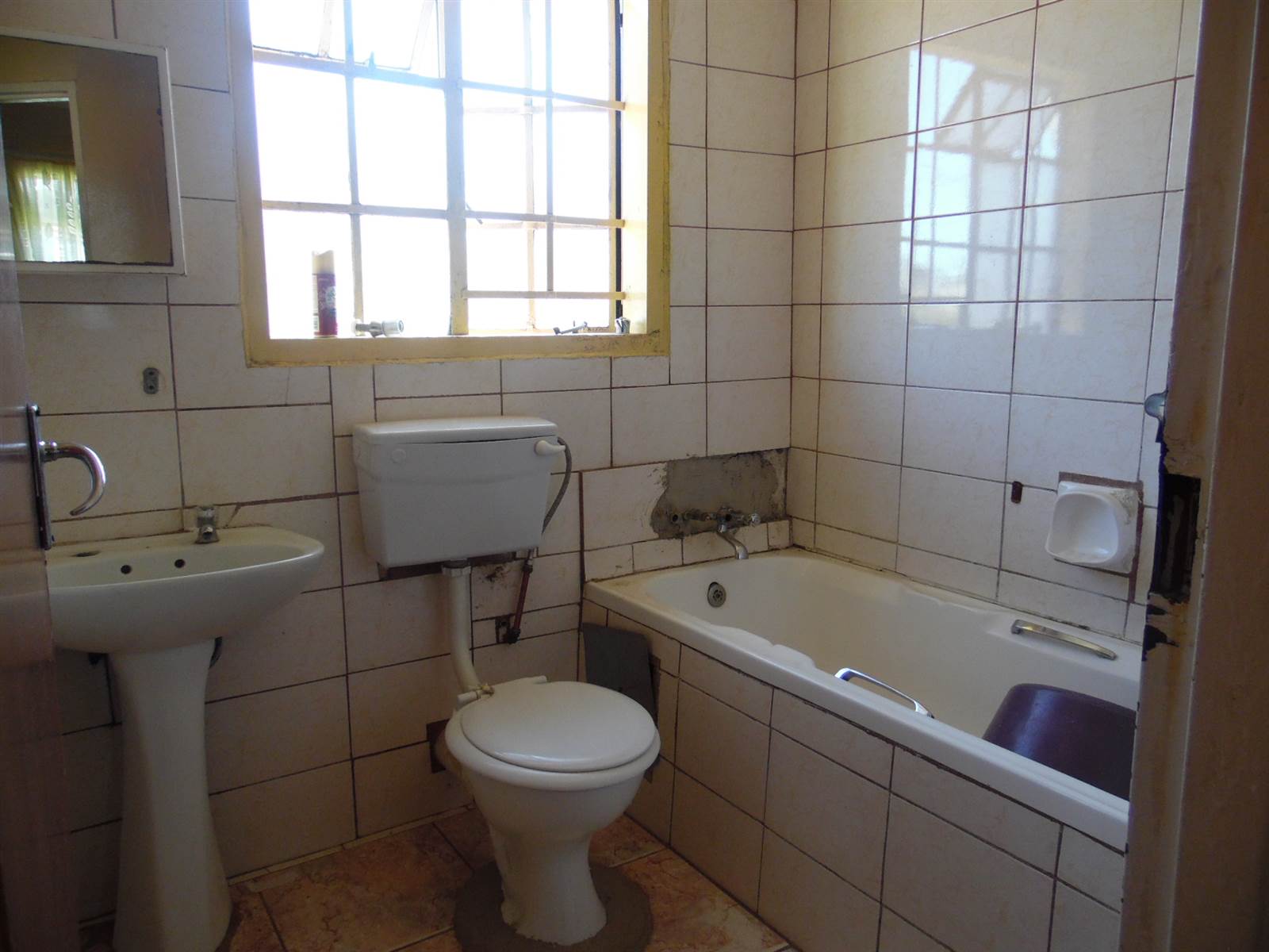 4 Bed House in Thabong photo number 5