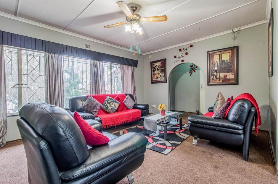 4 Bed House in Germiston Central photo number 5