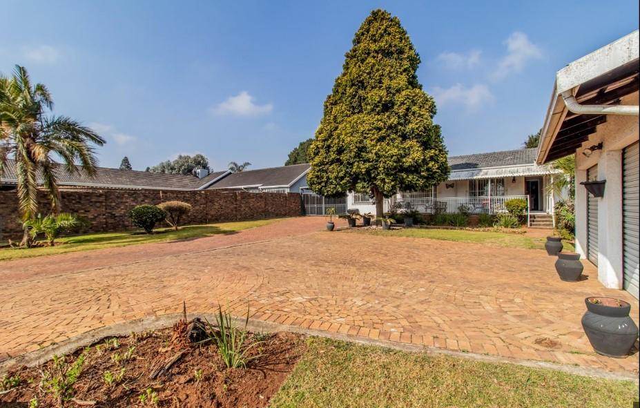 4 Bed House in Germiston Central photo number 1