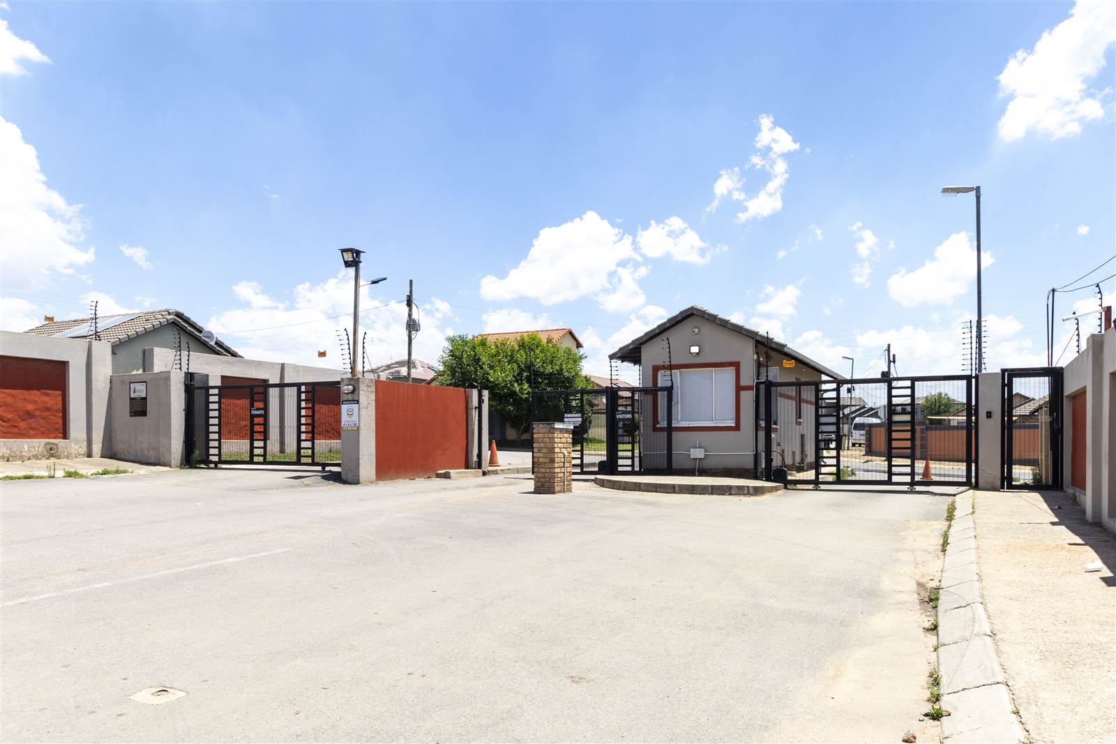 2 Bed House in Bloubosrand photo number 16