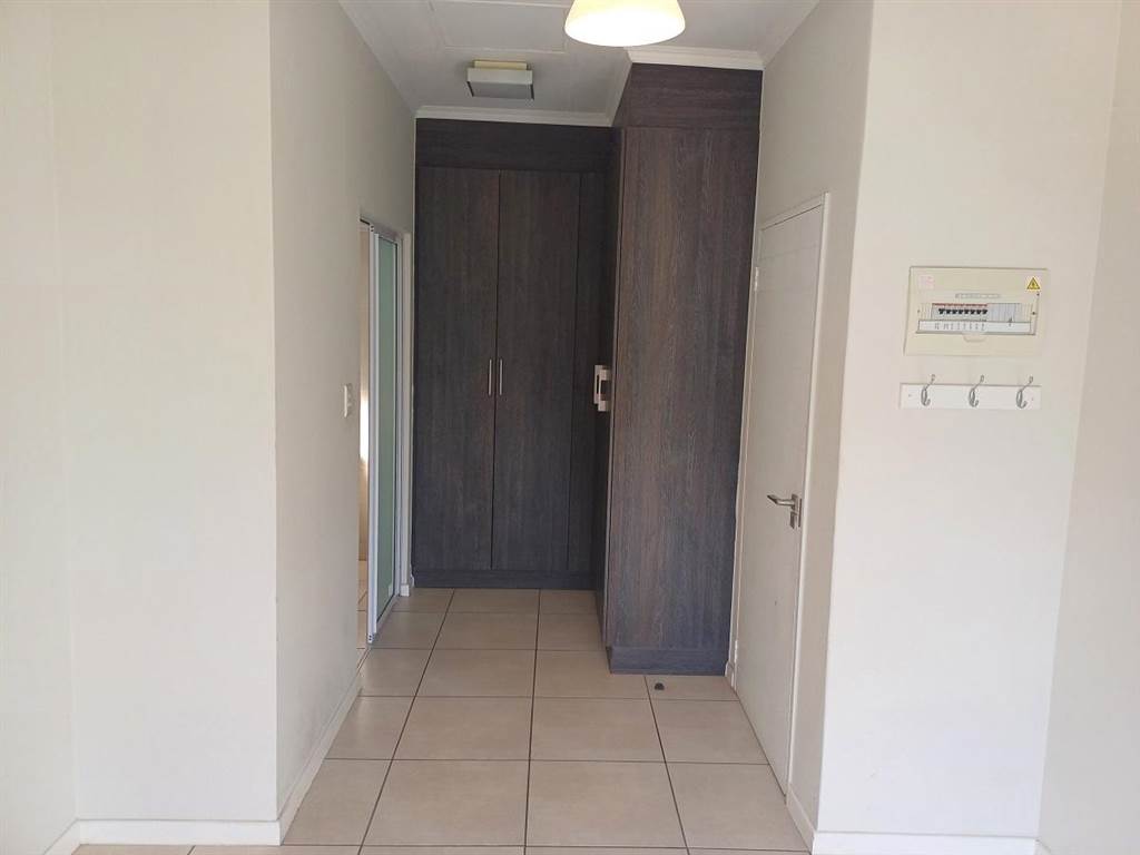 1 Bed Apartment in Greenstone Hill photo number 11