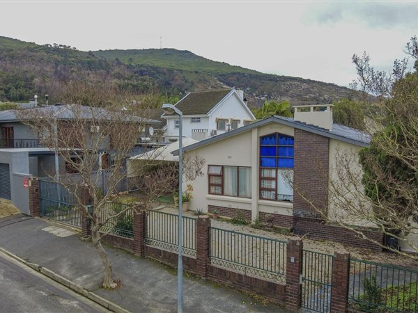 6 Bedroom House