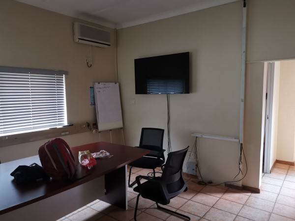 180  m² Commercial space in Rustenburg Central photo number 6