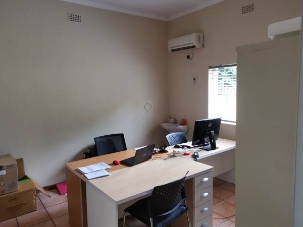 180  m² Commercial space in Rustenburg Central photo number 4