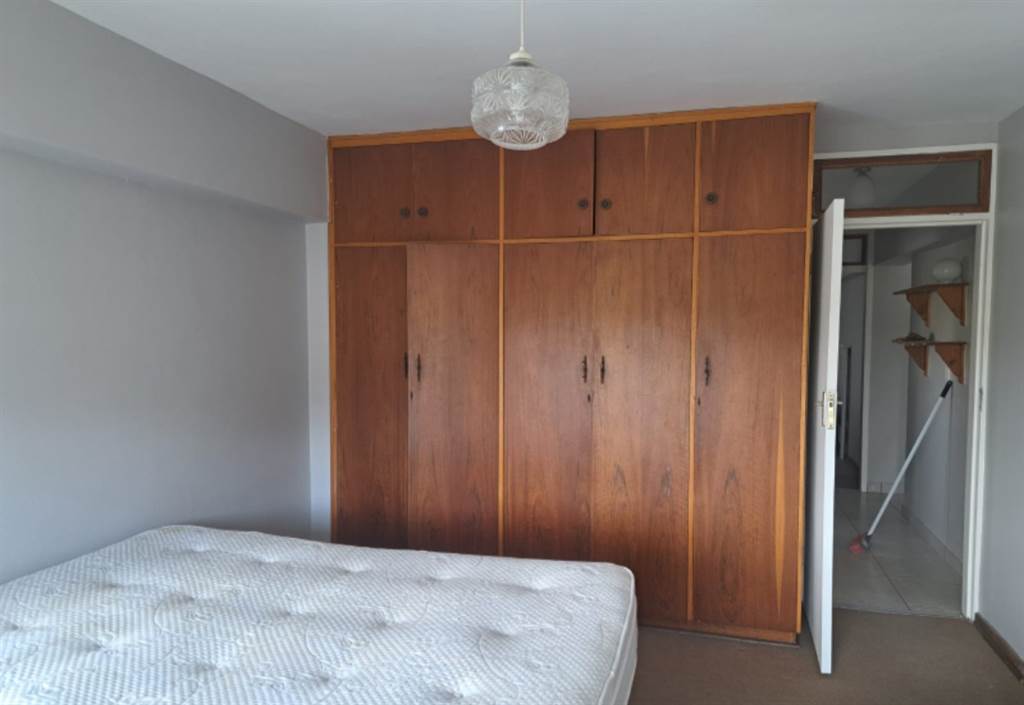 2 Bed Apartment in Bloemfontein photo number 6