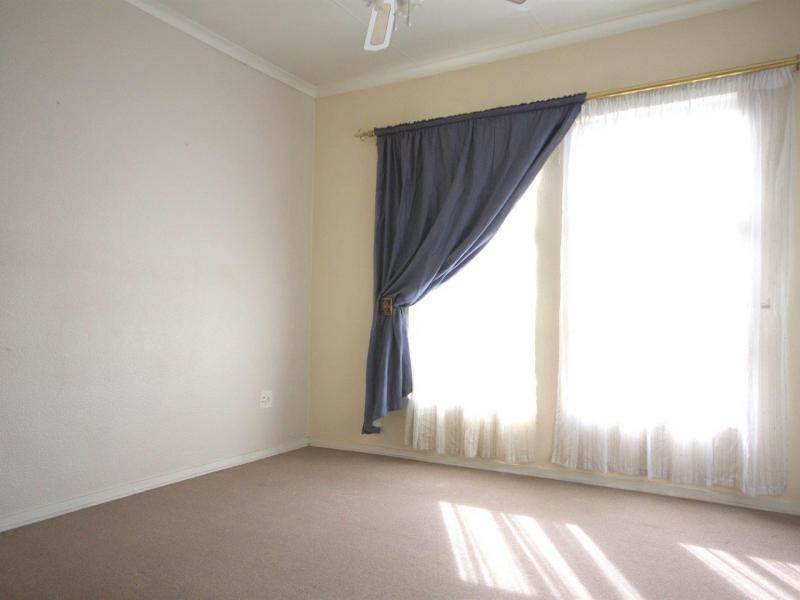 2 Bed Apartment in Vaalpark photo number 10