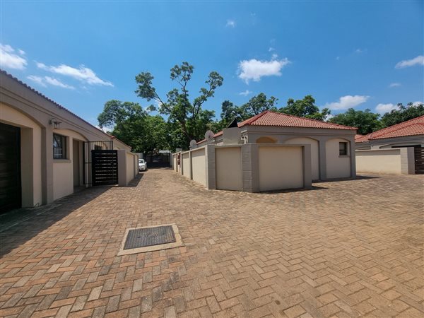 2 Bedroom Townhouse 2 Bedroom Townhouse