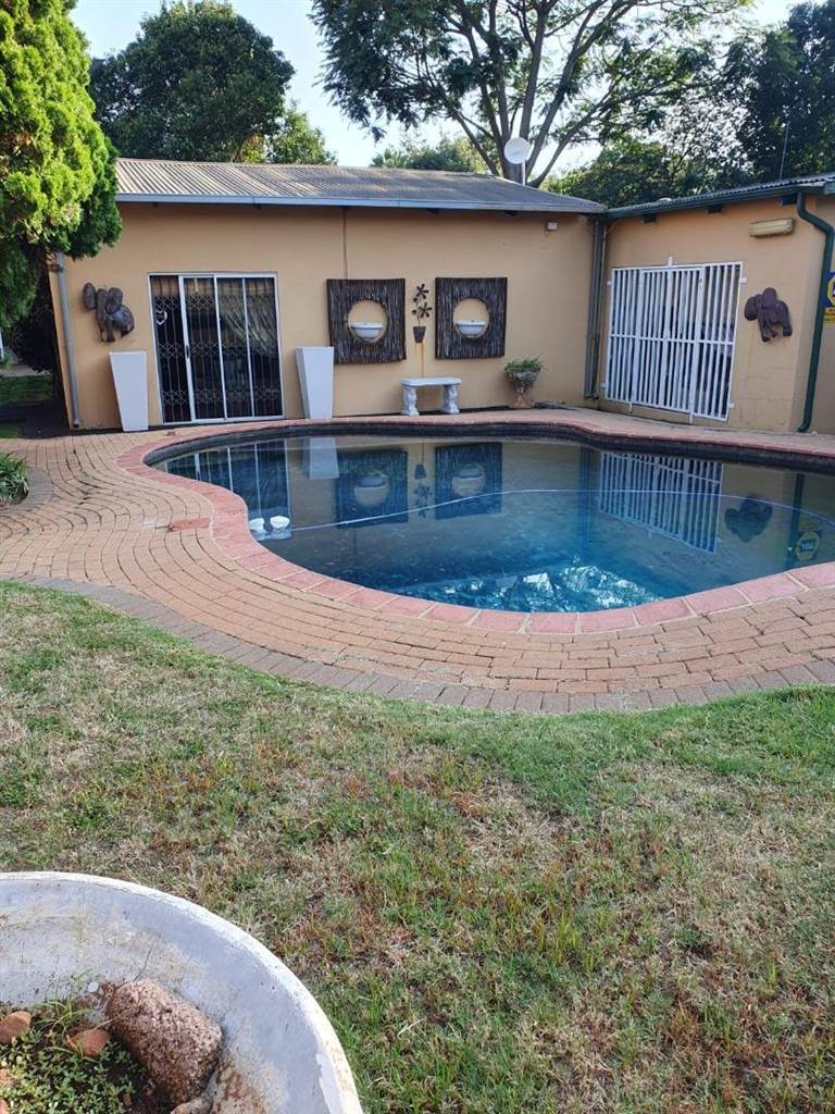 4 Bed House in Pretoria North photo number 23