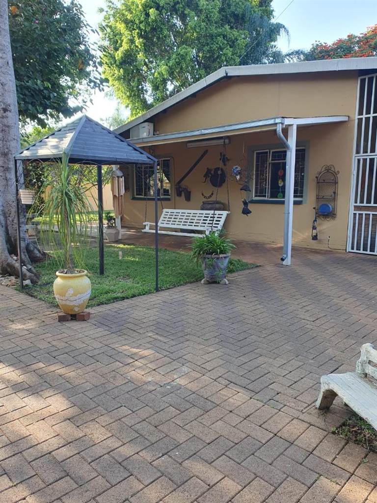 4 Bed House in Pretoria North photo number 10