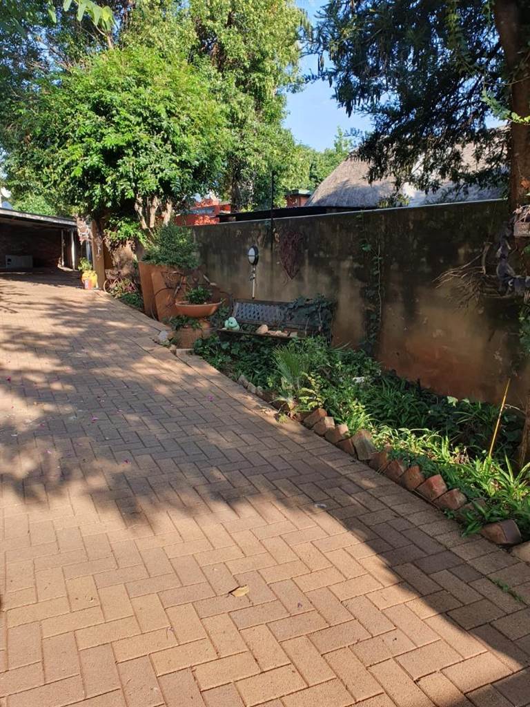 4 Bed House in Pretoria North photo number 17