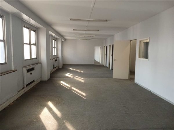 490  m² Office Space