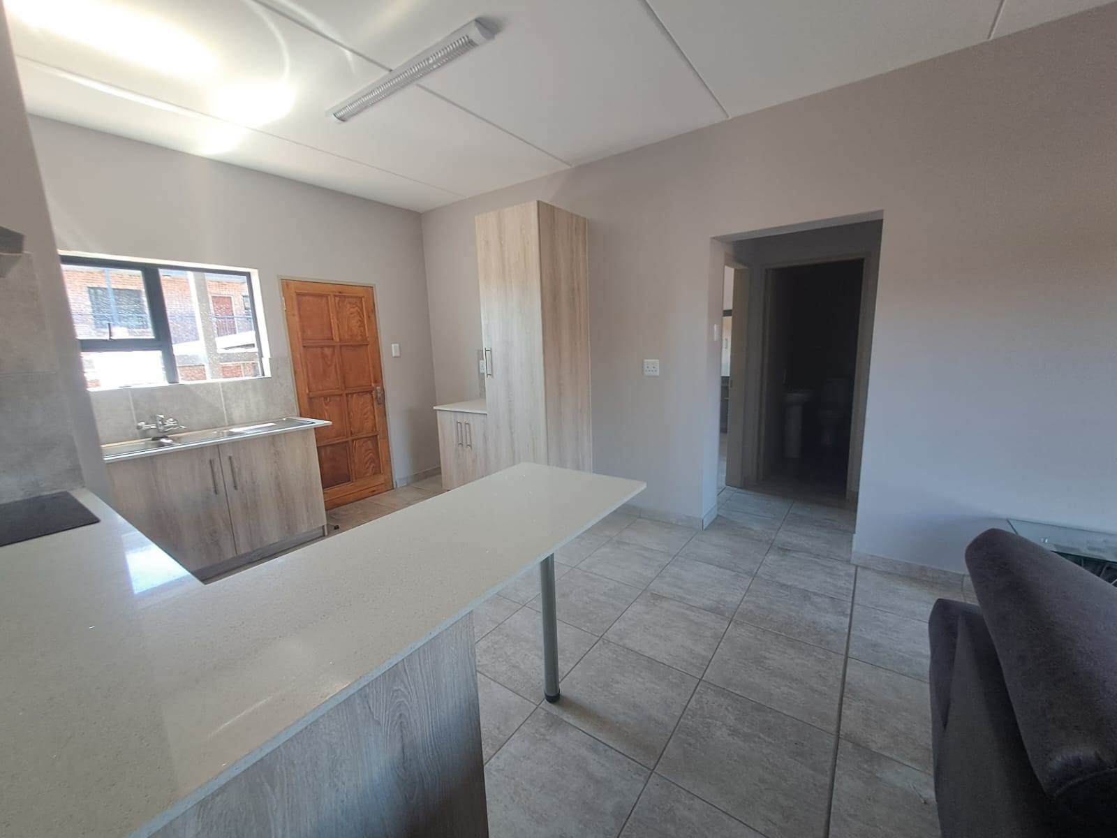 3 Bed Apartment in Witbank Central photo number 3