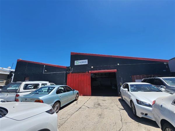 445  m² Industrial space in Claremont