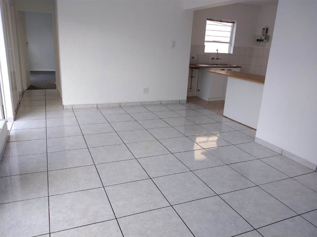 2 Bed Apartment in Radiokop photo number 4