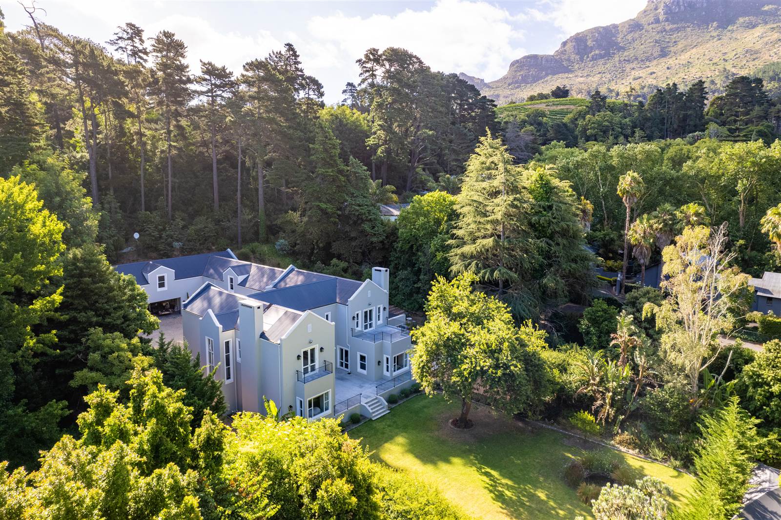4 Bed House in Constantia Upper  photo number 7
