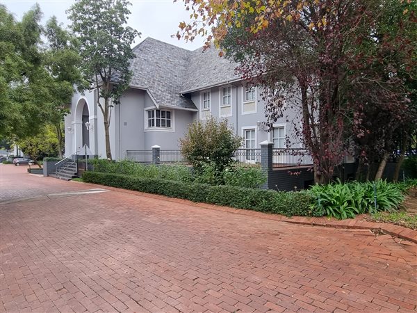 932  m² Commercial space in Bryanston