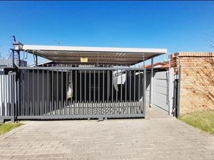 3 Bed House in Crown Gardens