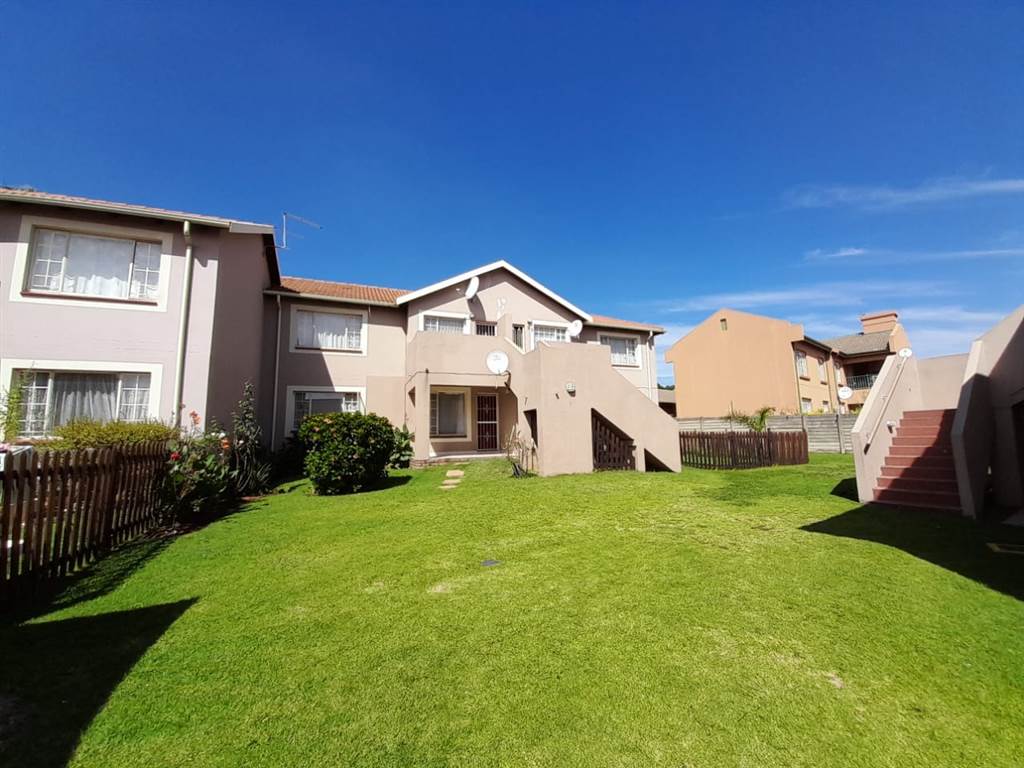 2 Bed Townhouse in Glen Marais photo number 13